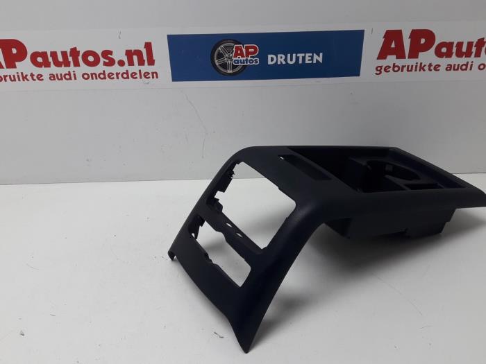 Middle console from a Audi A6 Avant (C6) 2.4 V6 24V 2006