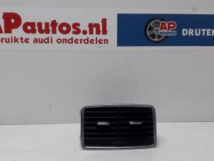 Używane Kratka wentylacyjna deski rozdzielczej Audi A6 Avant (C6) 2.4 V6 24V Cena € 19,99 Procedura marży oferowane przez AP Autos