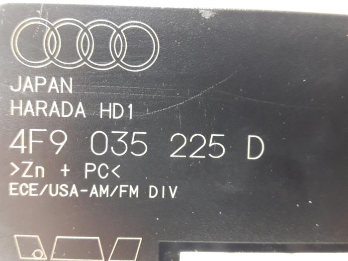 Amplificador de antena de un Audi A6 Avant (C6) 2.4 V6 24V 2006
