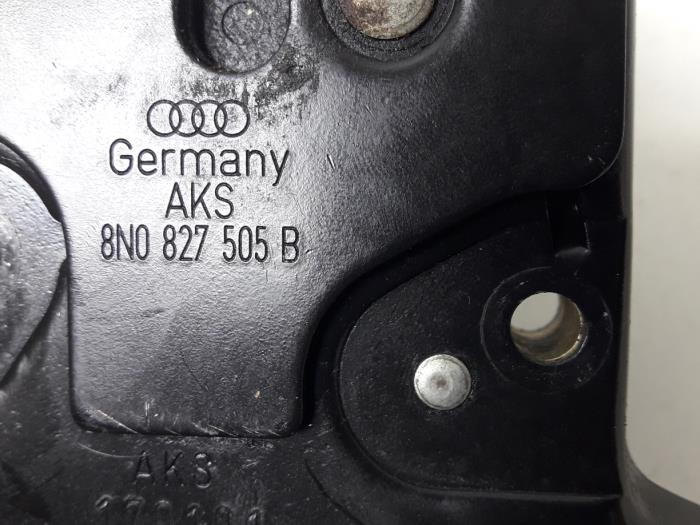 Tailgate lock mechanism from a Audi TT (8N3) 1.8 T 20V Quattro 2001