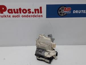 Usagé Serrure portière mécanique 4portes avant droite Audi A6 (C7) 2.0 TDI 16V Prix € 29,99 Règlement à la marge proposé par AP Autos