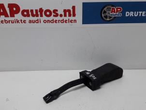 Używane Ogranicznik drzwi prawych przednich wersja 4-drzwiowa Audi A6 (C7) 2.0 TDI 16V Cena € 19,99 Procedura marży oferowane przez AP Autos