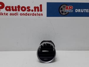 Usados Rejilla de aire de salpicadero Audi A4 Cabrio (B7) 2.0 TFSI 20V Precio € 19,99 Norma de margen ofrecido por AP Autos