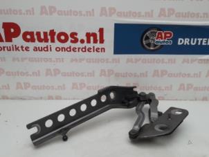 Usagé Charnière de capot Audi A8 (D3) 3.7 V8 40V Quattro Prix € 15,00 Règlement à la marge proposé par AP Autos