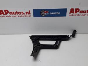 Używane Wspornik zderzaka prawy tyl Audi A4 Avant (B8) 2.0 TDI 143 16V Cena € 19,99 Procedura marży oferowane przez AP Autos