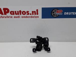 Usagé Mécanique de verrouillage capot Audi TT (8N3) 1.8 T 20V Quattro Prix € 14,99 Règlement à la marge proposé par AP Autos