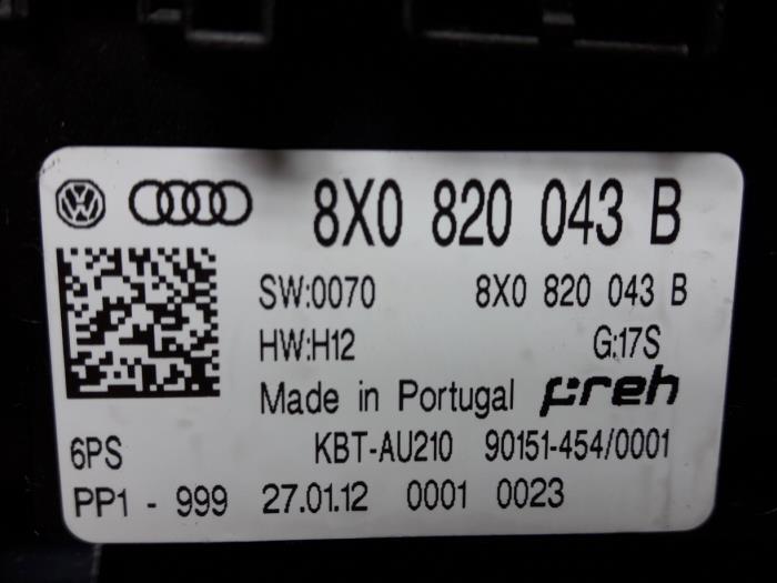 Panel Climatronic de un Audi A1 Sportback (8XA/8XF) 1.6 TDI 16V 2012