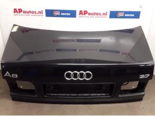 Używane Tylna klapa Audi A8 (D2) 3.7 V8 32V Quattro Cena € 99,99 Procedura marży oferowane przez AP Autos