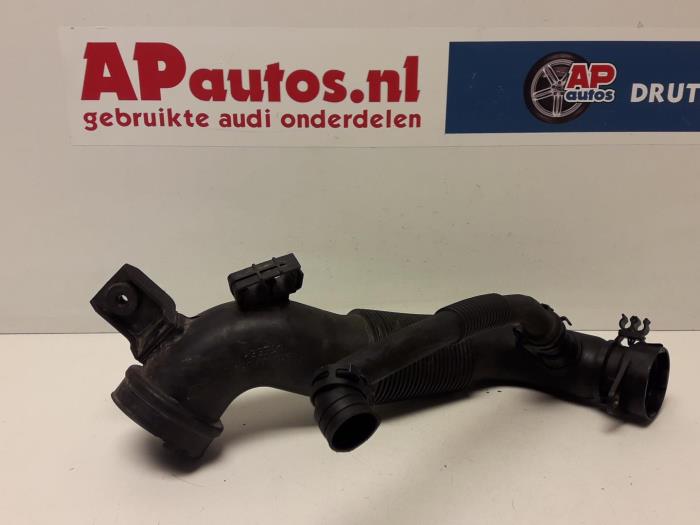 Air intake hose from a Audi A2 (8Z0) 1.4 TDI 2003