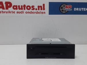 Usados Unidad de control multimedia Audi A3 Sportback (8VA/8VF) 1.6 TDI Ultra 16V Precio € 250,00 Norma de margen ofrecido por AP Autos