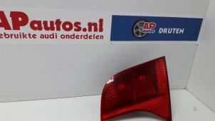 Używane Tylne swiatlo pozycyjne prawe Audi S4 Avant (B6) 4.2 V8 40V Cena € 19,99 Procedura marży oferowane przez AP Autos