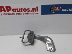 Used Tailgate hinge Audi A4 Avant (B8) 2.0 TDI 143 16V Price € 19,99 Margin scheme offered by AP Autos