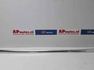 Usados Raíl de techo izquierda Audi A4 Avant (B8) 2.0 TDI 143 16V Precio € 39,99 Norma de margen ofrecido por AP Autos