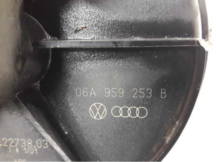 Pompa drugorzedna z Audi A4 (B6) 1.8 T 20V 2001
