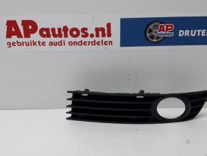 Usagé Pare-chocs grille Audi A4 Avant (B6) 2.0 20V Prix € 35,00 Règlement à la marge proposé par AP Autos