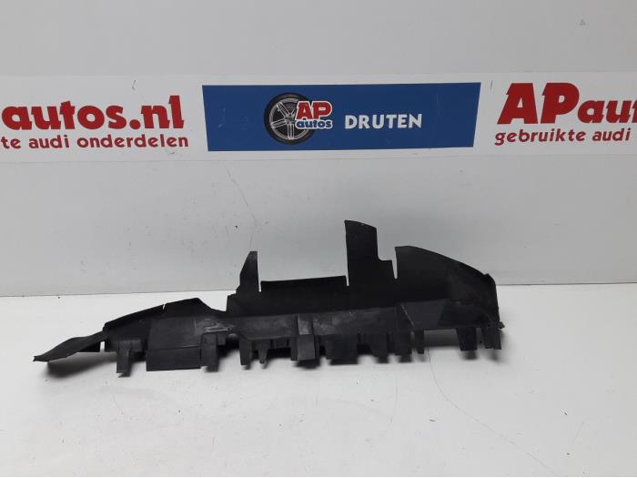 Begagnade Lufttratt Audi A8 (D2) 3.7 V8 32V Quattro Pris € 15,00 Marginaltabell erbjuds av AP Auto's