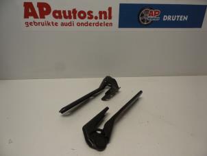 Usagé Charnière de capot Audi A4 Avant (B5) 1.8 20V Prix € 35,00 Règlement à la marge proposé par AP Autos