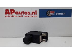 Usagé Pompe à vide verrouillage électrique des portes Audi A8 (D2) 3.7 V8 32V Quattro Prix € 24,99 Règlement à la marge proposé par AP Autos