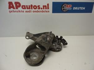 Engine mount from a Audi A4 Avant (B5) 1.9 TDI 1997
