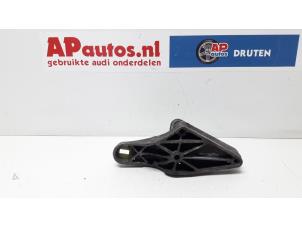 Usagé Support moteur Audi A8 (D2) 3.7 V8 32V Quattro Prix sur demande proposé par AP Autos