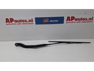 Used Front wiper arm Audi A8 (D2) 3.7 V8 32V Quattro Price € 9,99 Margin scheme offered by AP Autos