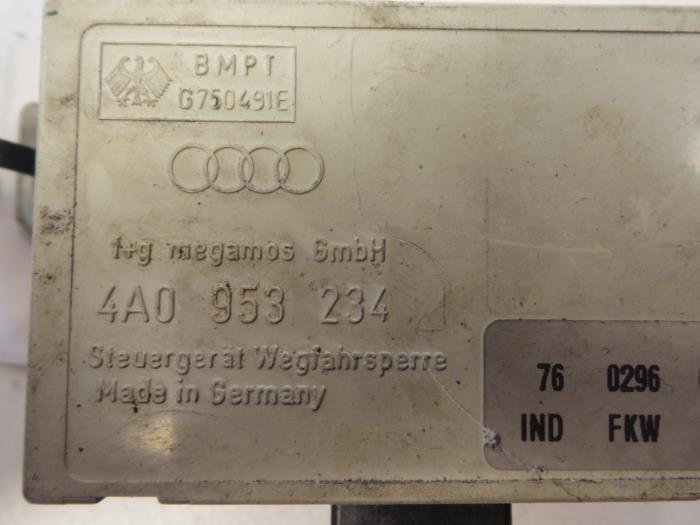 Modul (sonstige) van een Audi A4 (B5) 1.8 20V 1996