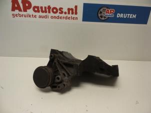 Usados Soporte de bomba de aire acondicionado Audi A4 (B5) 1.8 20V Precio € 35,00 Norma de margen ofrecido por AP Autos