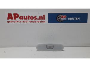 Usagé Eclairage intérieur arrière Audi A5 Quattro (B8C/S) 3.0 TDI V6 24V Prix € 19,99 Règlement à la marge proposé par AP Autos