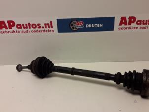 Usagé Arbre de transmission avant gauche Audi Cabrio (B4) 2.3 E Prix € 24,99 Règlement à la marge proposé par AP Autos
