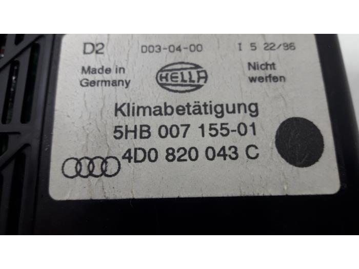 Climatronic Panel van een Audi A8 (D2) 3.7 V8 32V Quattro 1996