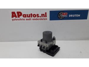 Usagé Bloc ABS Audi A4 Avant (B7) 2.0 TDI 16V Prix € 75,00 Règlement à la marge proposé par AP Autos
