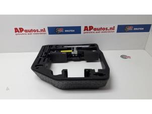 Usagé Kit d'outils Audi A5 Quattro (B8C/S) 3.0 TDI V6 24V Prix € 24,99 Règlement à la marge proposé par AP Autos