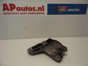 Usagé Support pompe clim Audi A4 Cabrio (B7) 3.0 V6 30V Prix € 5,00 Règlement à la marge proposé par AP Autos
