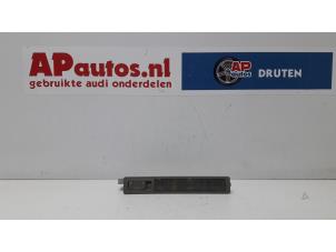 Gebrauchte Innenbeleuchtung hinten Audi A8 (D2) 3.7 V8 32V Quattro Preis € 19,99 Margenregelung angeboten von AP Autos