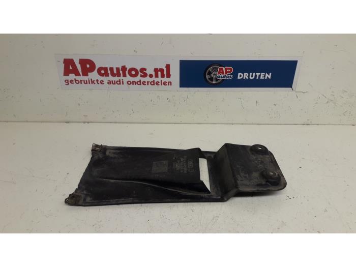 Begagnade Hasplåt Audi A8 (D3) 3.7 V8 40V Quattro Pris € 24,99 Marginaltabell erbjuds av AP Auto's