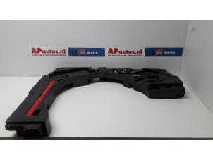 Usagé Kit d'outils Audi A3 Sportback Quattro (8PA) 3.2 V6 24V Prix € 45,00 Règlement à la marge proposé par AP Autos