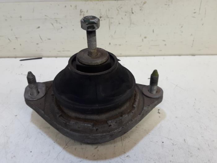Used Engine mount Audi Cabrio (B4) 2.0 E Price € 19,99 Margin scheme offered by AP Auto's