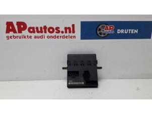Usagé Ordinateur de bord Audi A4 (B7) 2.0 TDI 16V Prix € 75,00 Règlement à la marge proposé par AP Autos
