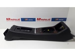 Usagé Console centrale Audi A8 (D3) 3.7 V8 40V Quattro Prix € 49,99 Règlement à la marge proposé par AP Autos