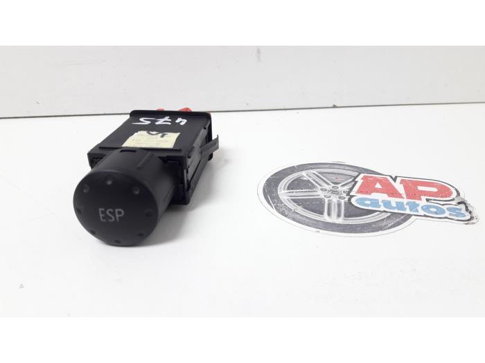 Usados Interruptor ESP Audi TT (8N3) 1.8 T 20V Quattro Precio € 9,99 Norma de margen ofrecido por AP Auto's