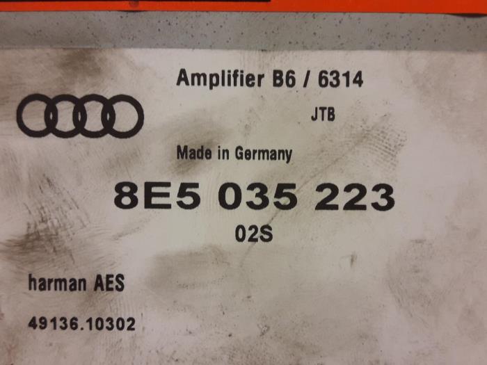 Radioverstärker van een Audi A4 (B6) 1.9 TDI PDE 130 2002