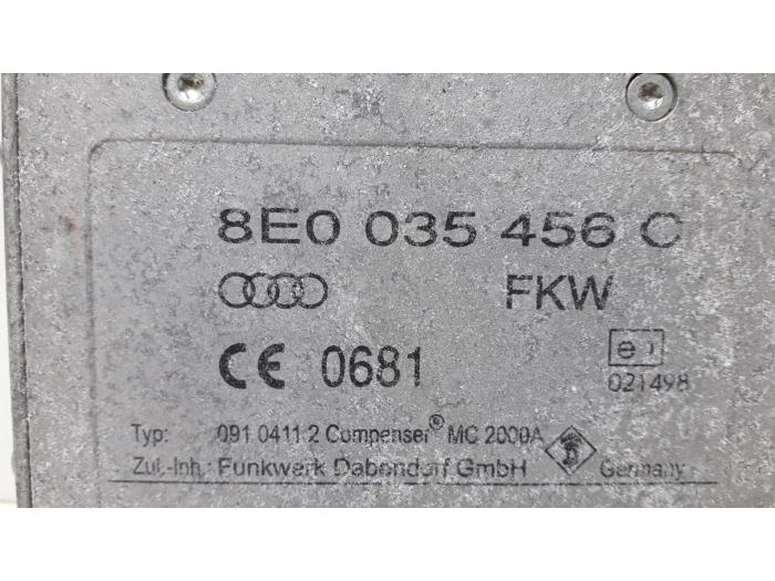 Antenne amplificateur d'un Audi TT (8J3) 3.2 V6 24V Quattro 2008