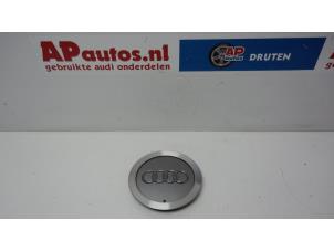 Usagé Enjoliveur moyeu Audi A4 Prix € 9,99 Règlement à la marge proposé par AP Autos
