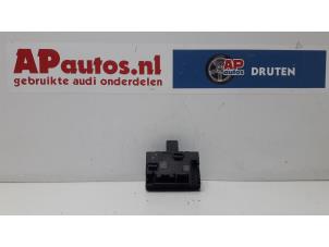 Used Central door locking module Audi A4 Avant (B8) 2.0 TDI 16V Price € 30,00 Margin scheme offered by AP Autos