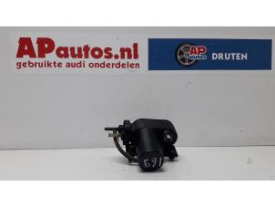 Usagé Pompe à vide régulateur de vitesse Audi A6 Avant Quattro (C5) 2.8 V6 30V Prix € 29,99 Règlement à la marge proposé par AP Autos