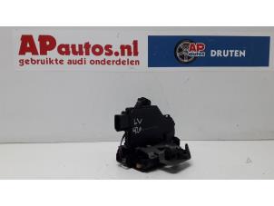 Usagé Serrure avant gauche Audi A4 (B6) 2.0 20V Prix € 35,00 Règlement à la marge proposé par AP Autos