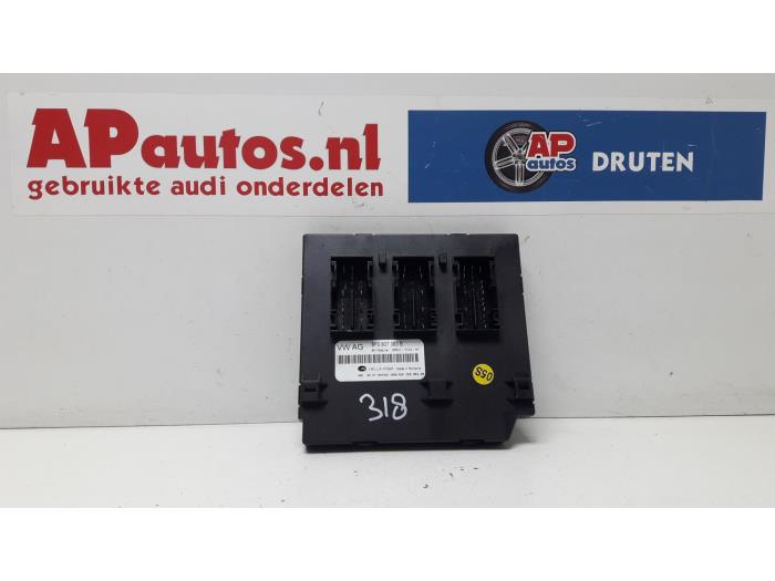 Steuergerät Body Control van een Audi TT (8J3) 2.0 TDI 16V Quattro 2009