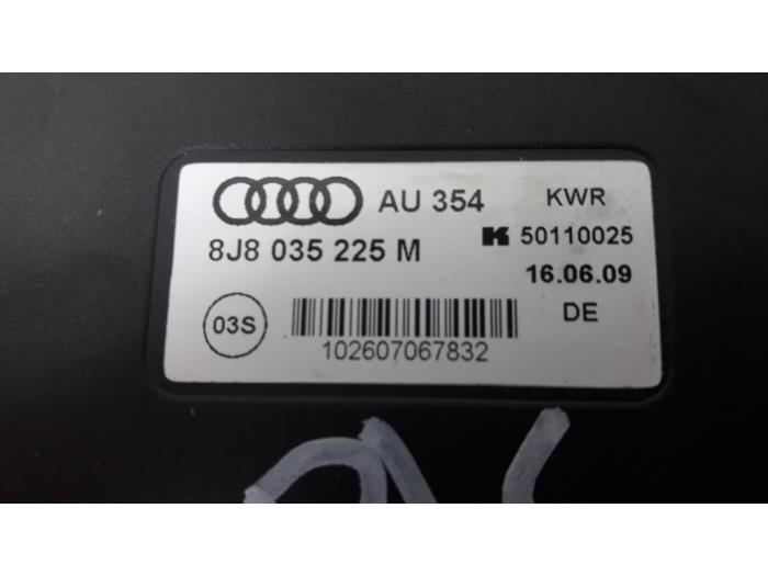 Antenne amplificateur d'un Audi TT (8J3) 2.0 TDI 16V Quattro 2009