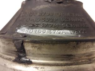 Engine mount from a Audi A6 Avant (C5) 2.5 TDI V6 24V 1998