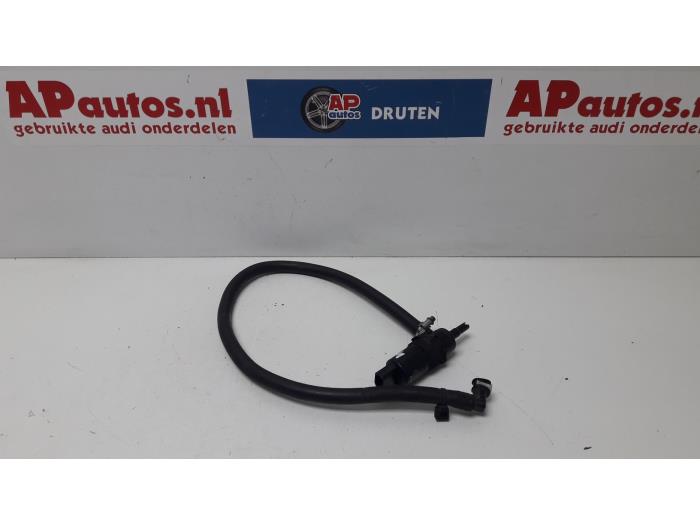Używane Pompa spryskiwacza reflektorów Audi A4 (B5) 2.4 30V Cena € 9,99 Procedura marży oferowane przez AP Auto's